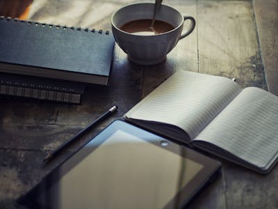 Máquina de escribir antigua, símbolo de los orígenes de la computación